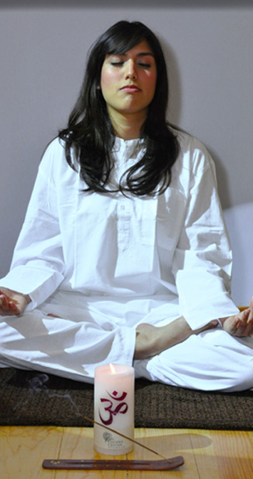 Persona meditando